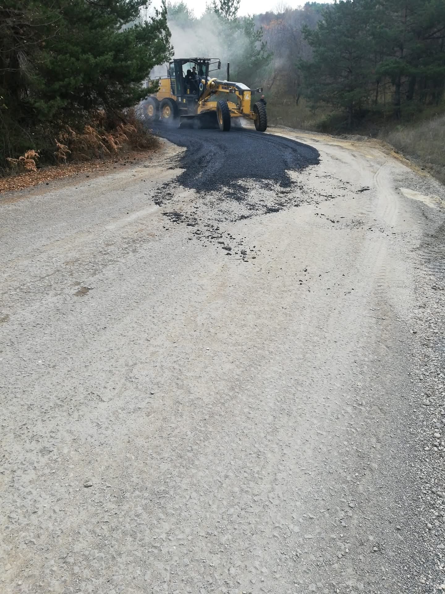 BAŞKAN KOÇYİĞİT, "HAVALARI FIRSAT BULARAK ASFALT YOL TAMİRATI YAPIYORUZ"