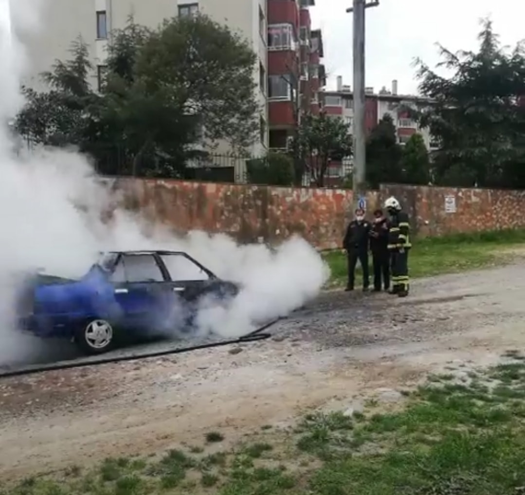 ÜNYE'DE OTOMOBİL YANDI