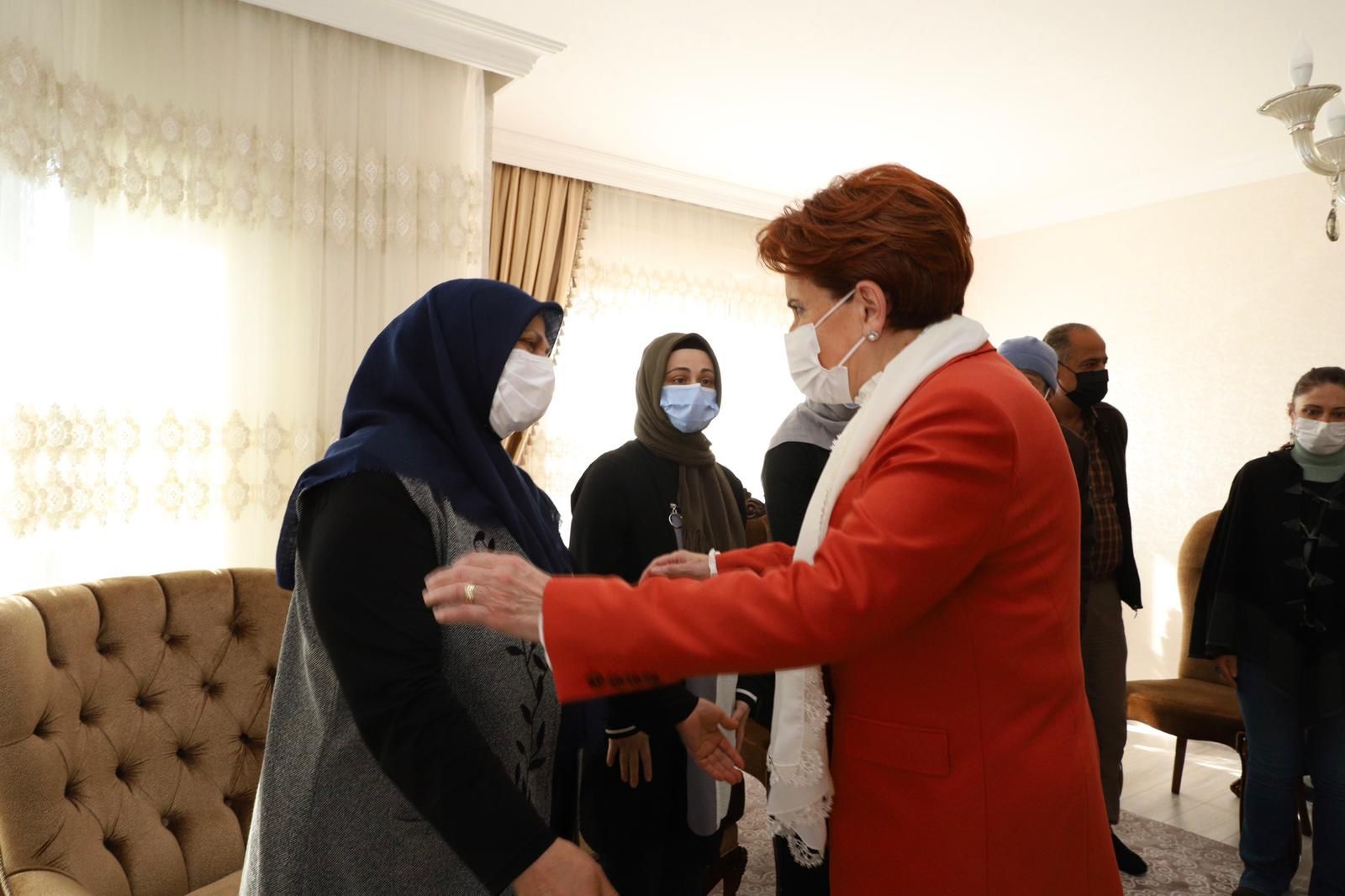 MERAL AKŞENER KILIÇLA ÖLDÜRÜLEN BAŞAK'IN AİLESİNİ ZİYARET ETTİ