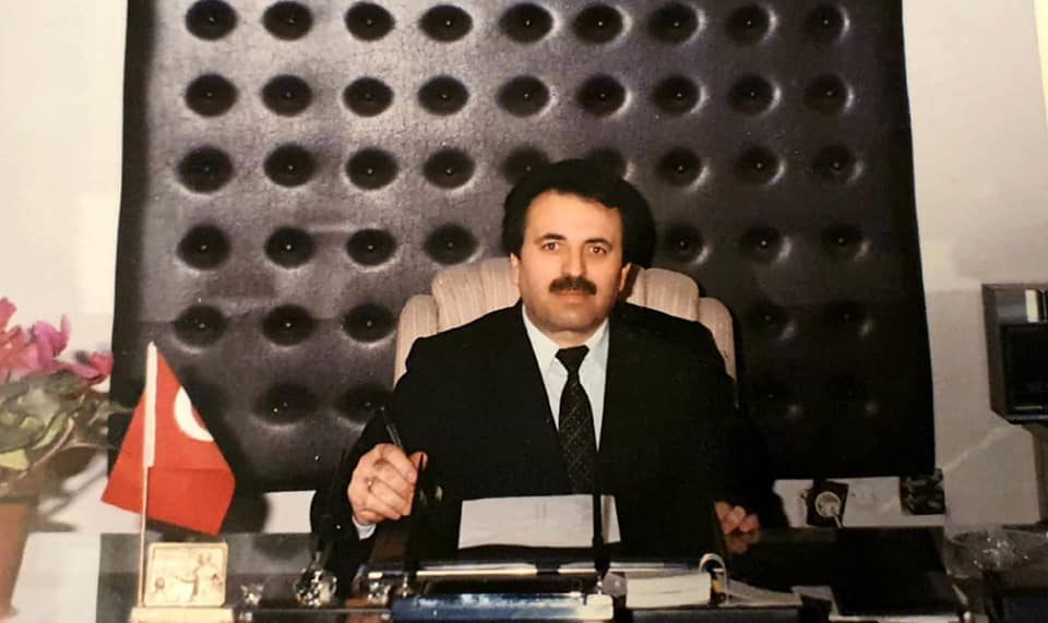 ÖĞRETMEN TURAN UZUNYURT SEVENLERİNİ AĞLATTI