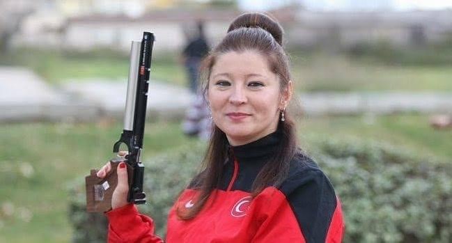 GİRESUNLU AYSEL ÖZGAN DÜNYANIN İYİ TABANCA KULLANAN KADINI SEÇİLDİ