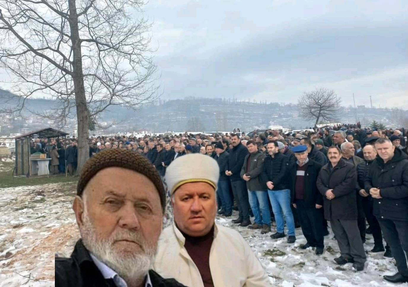 Gölköylü İmam Erol Taş'ın babası son yolculuğuna uğurlandı. Gölköylü İmam Erol Taş'ın babası son yolculuğuna uğurlandı.