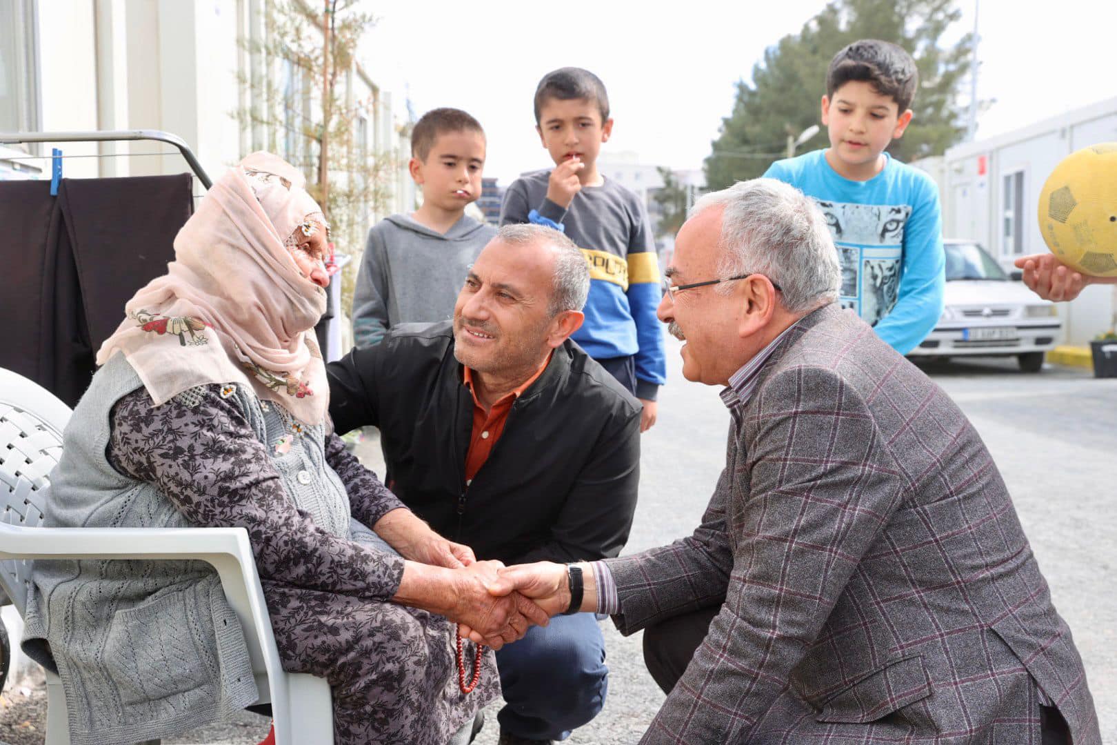 Ordu Büyükşehir Belediye Başkanı Dr. Mehmet Hilmi Güler Deprem Bölgesine Giderek Çalışmaları İnceledi Ordu Büyükşehir Belediye Başkanı Dr. Mehmet Hilmi Güler Deprem Bölgesine Giderek Çalışmaları İnceledi