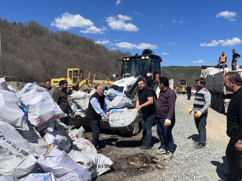 Başkan Özer Deprem Bölgesine Odun Gönderdi