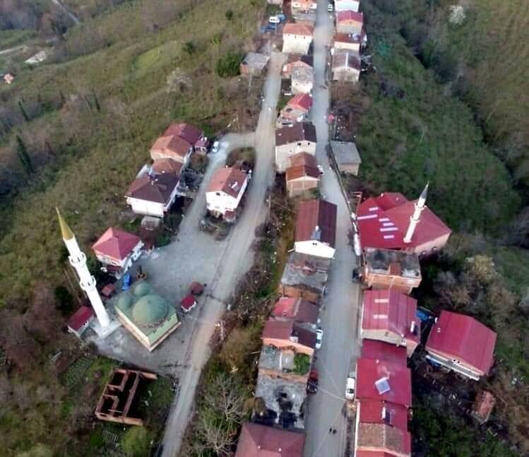 Duyanlar İnanamıyor, Aralarında 5 metre mesafe var ama bir dakika arayla oruç açıyorlar Duyanlar İnanamıyor, Aralarında 5 metre mesafe var ama bir dakika arayla oruç açıyorlar
