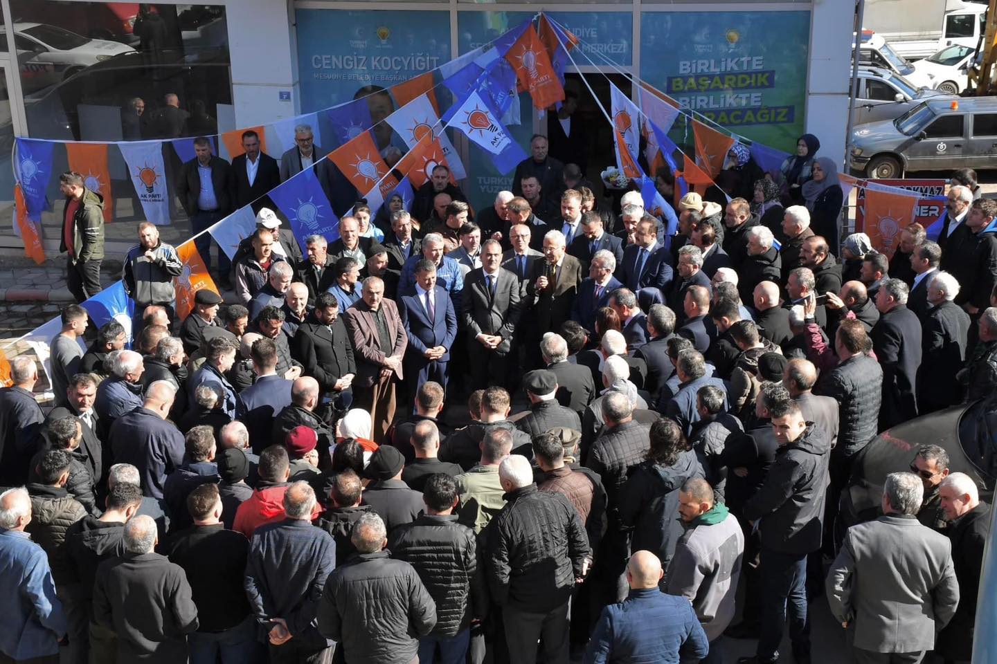 CENGİZ KOÇYİĞİT SEÇİM KOORDİNASYON MERKEZİNİ GÖVDE GÖSTERİSİYLE AÇTI
