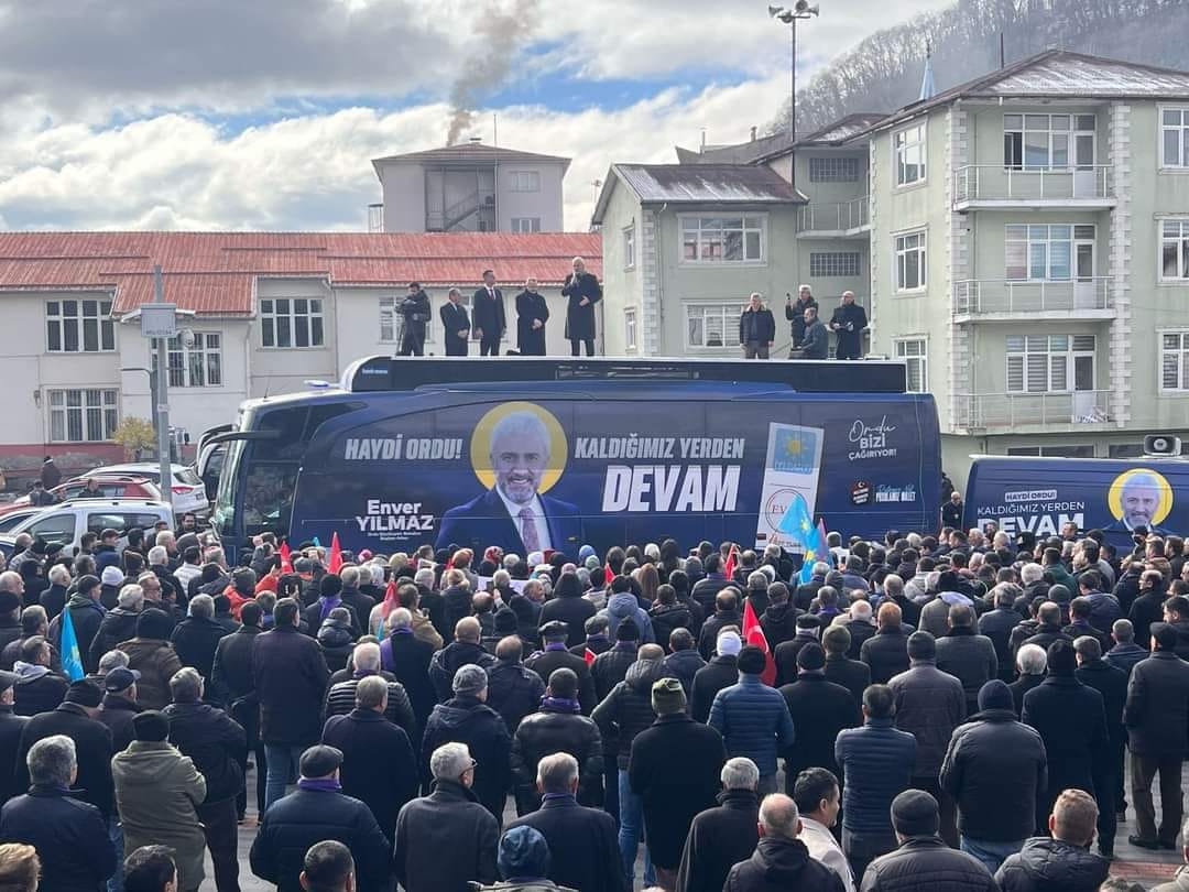 ENVER YILMAZ'DAN KENDİ İLÇESİ ULUBEY'DE GÖVDE GÖSTERİSİ ENVER YILMAZ'DAN KENDİ İLÇESİ ULUBEY'DE GÖVDE GÖSTERİSİ