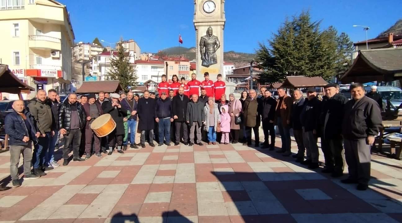 ŞAMPİYON SPORCULARA MESUDİYE’DE COŞKULU KARŞILAMA