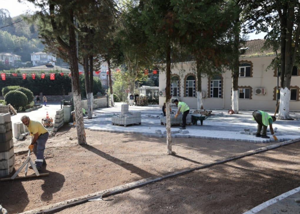 DERESEKİ MOLLA FENARİ CAMİİ BAHÇESİNE YENİ DÜZENLEME DERESEKİ MOLLA FENARİ CAMİİ BAHÇESİNE YENİ DÜZENLEME