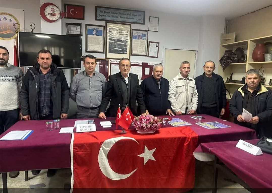 PEŞPINAR KÖYLÜLERİ DERNEK BAŞKANI HALİM ÇAMURCU'YU BIRAKMADI PEŞPINAR KÖYLÜLERİ DERNEK BAŞKANI HALİM ÇAMURCU'YU BIRAKMADI