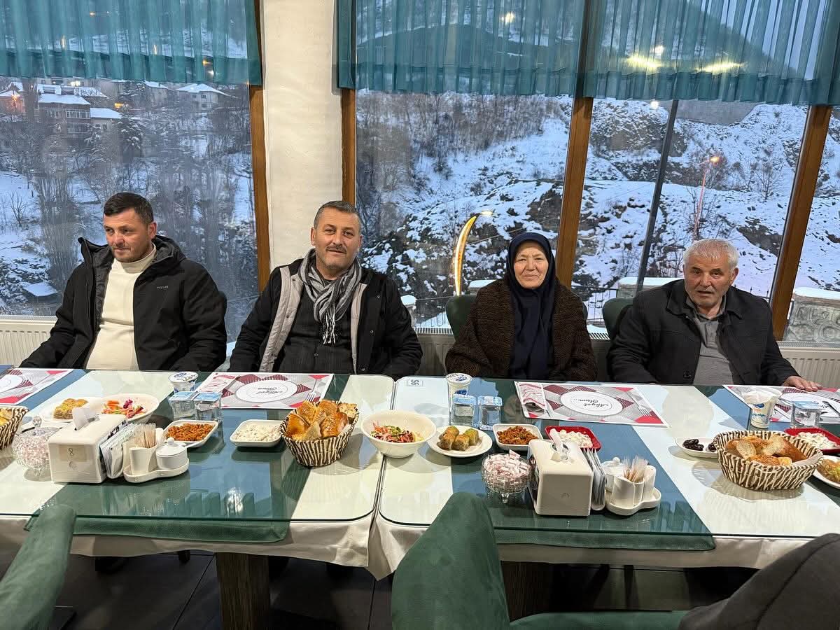MESUDİYE EMEK TİCARET ÇALIŞANLARI İFTARDA BULUŞTU MESUDİYE EMEK TİCARET ÇALIŞANLARI İFTARDA BULUŞTU