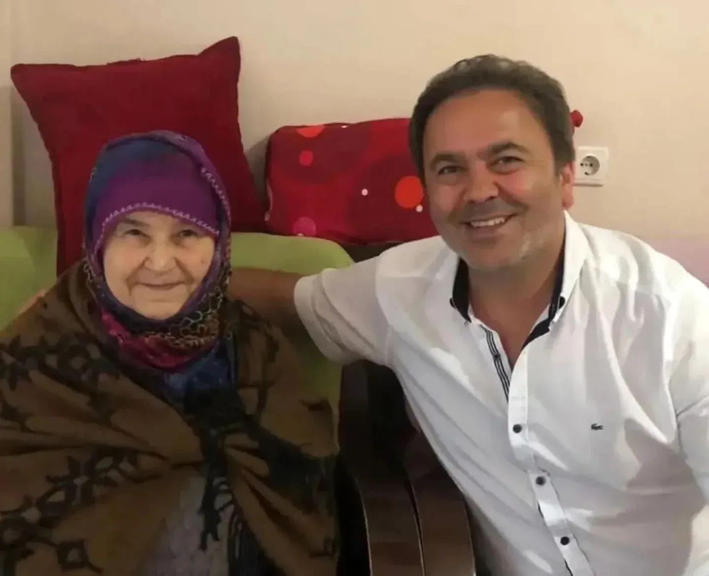 Sanatçı Aydın Beyoğlu'nun Anne Acısı Sanatçı Aydın Beyoğlu'nun Anne Acısı