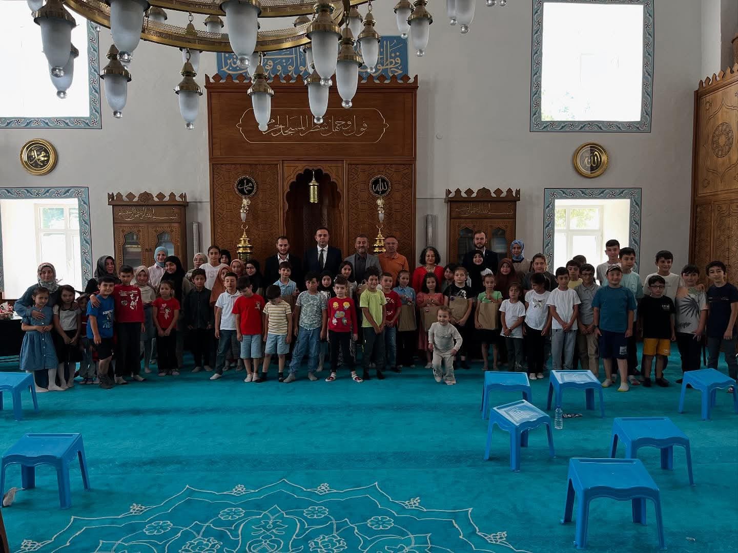 KURAN KURSU MEZUNİYET TÖRENİYLE TAMAMLANDI KURAN KURSU MEZUNİYET TÖRENİYLE TAMAMLANDI
