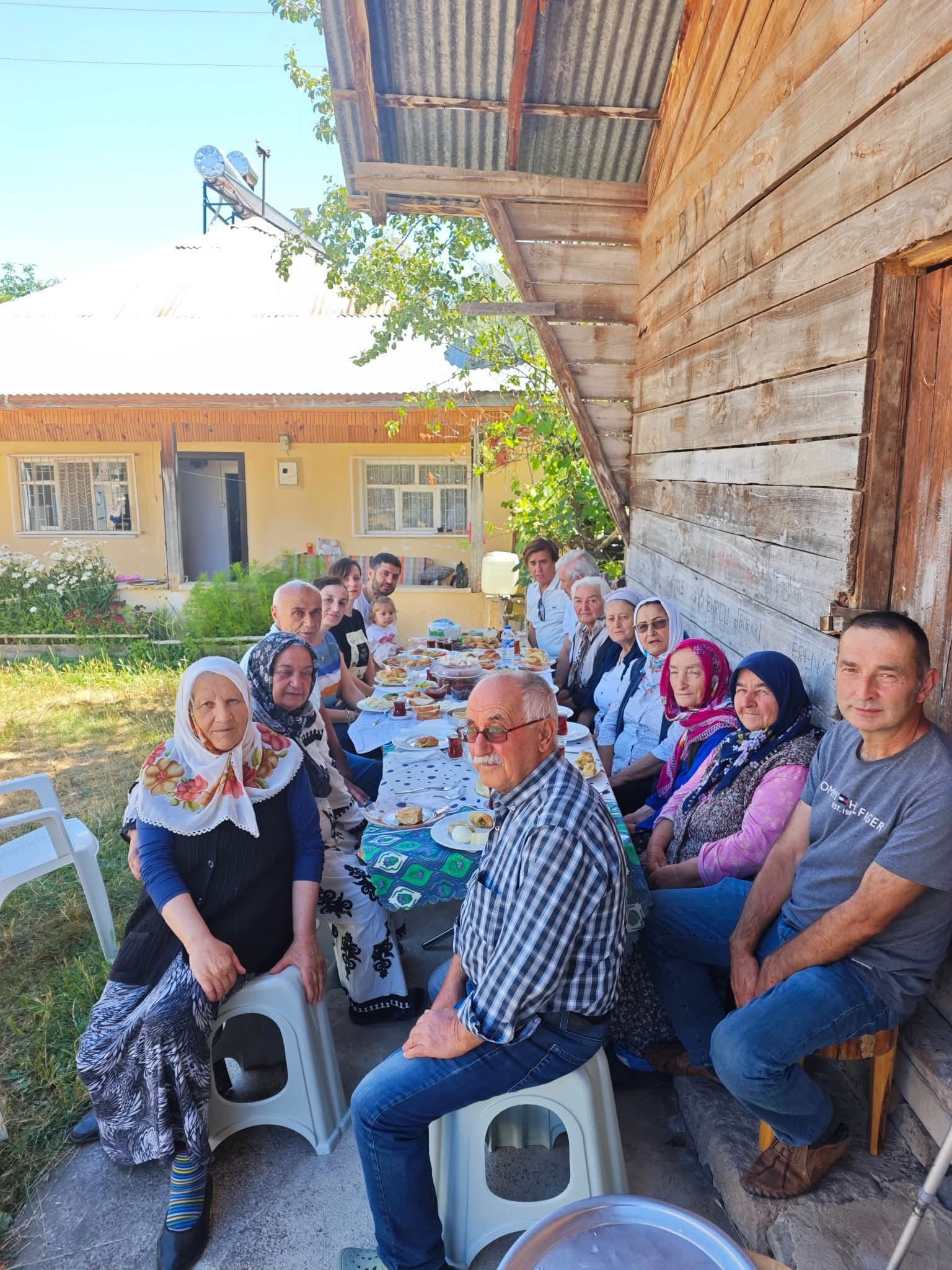 VELİEFENDİOĞULLARI TORUNLARI İLK KEZ BULUŞTU VELİEFENDİOĞULLARI TORUNLARI İLK KEZ BULUŞTU