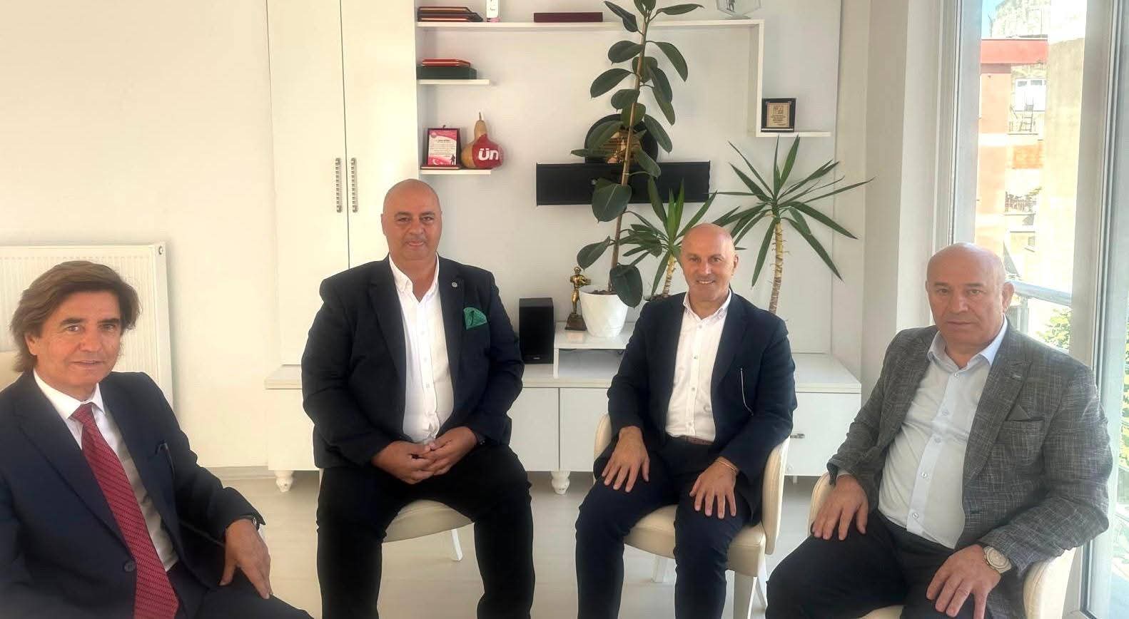 3 BASIN ÖRGÜTÜNDEN ULUSLARARASI BASIN KONFEDERASYONU BAŞKANI ŞAKİR GÜREL'E ZİYARET 3 BASIN ÖRGÜTÜNDEN ULUSLARARASI BASIN KONFEDERASYONU BAŞKANI ŞAKİR GÜREL'E ZİYARET