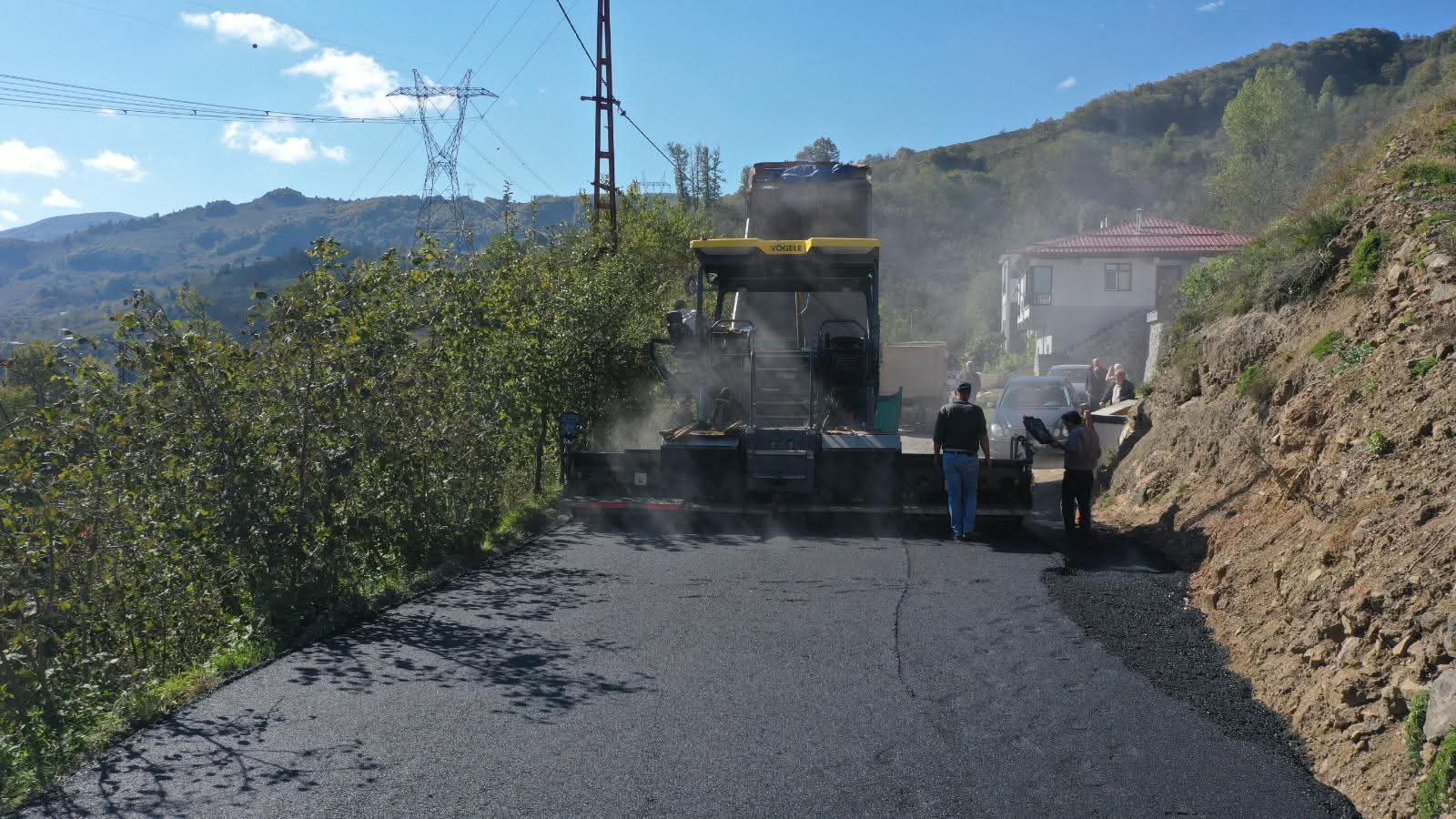 GÖLKÖY’DE 3 MAHALLE YOLU SICAK ASFALTLA KAPLANDI