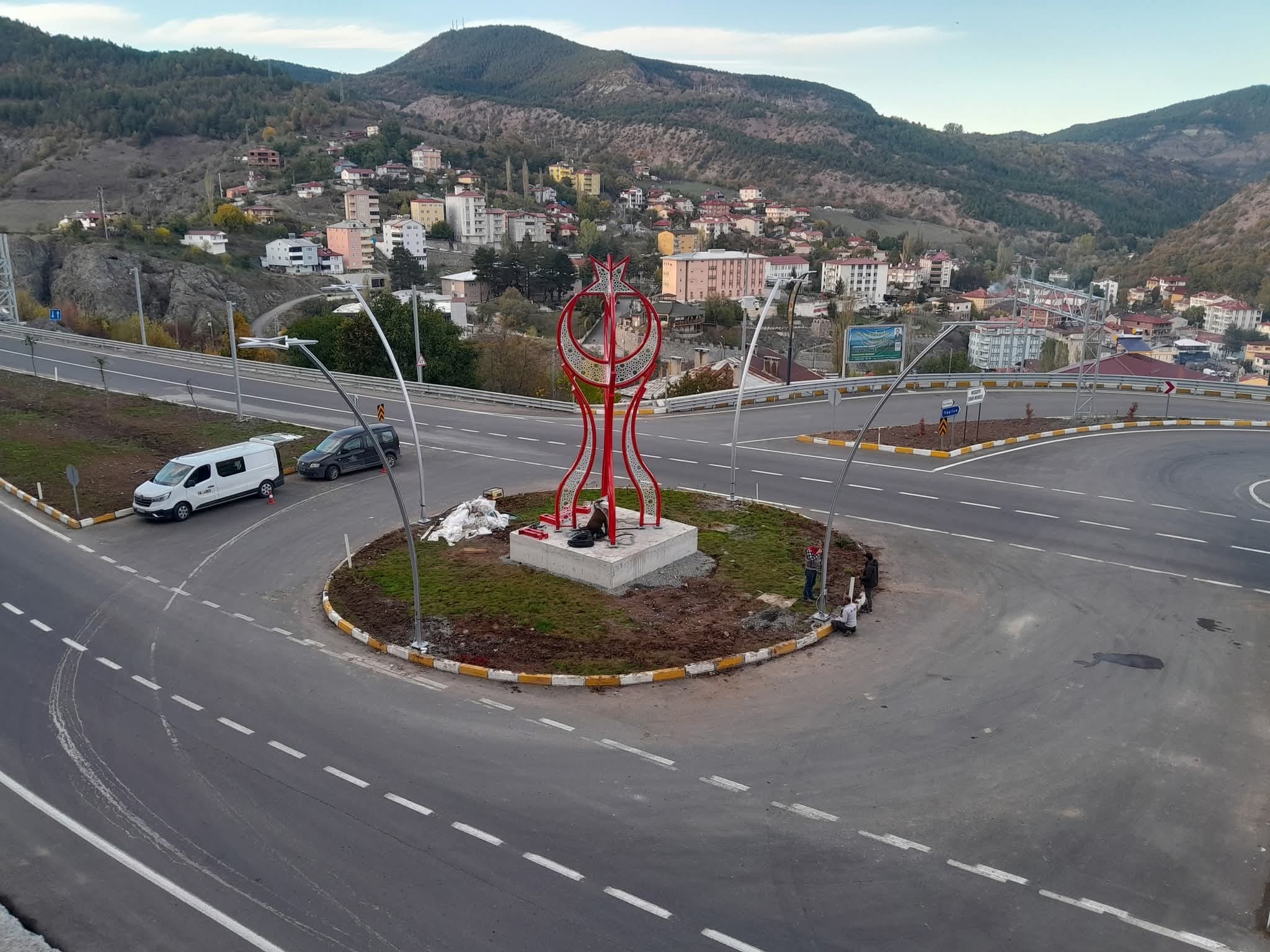 IŞIKLI AY-YILDIZLI GÖRSEL MESUDİYE'YE KAVŞAĞINA YAKIŞTI