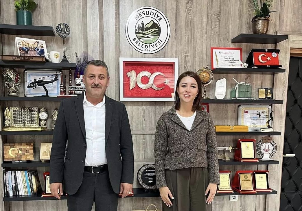 MESUDİYELİ KADIN PİLOT ESRA ÖCAL BAŞKAN KOÇYİĞİT'İ ZİYARET ETTİ MESUDİYELİ KADIN PİLOT ESRA ÖCAL BAŞKAN KOÇYİĞİT'İ ZİYARET ETTİ