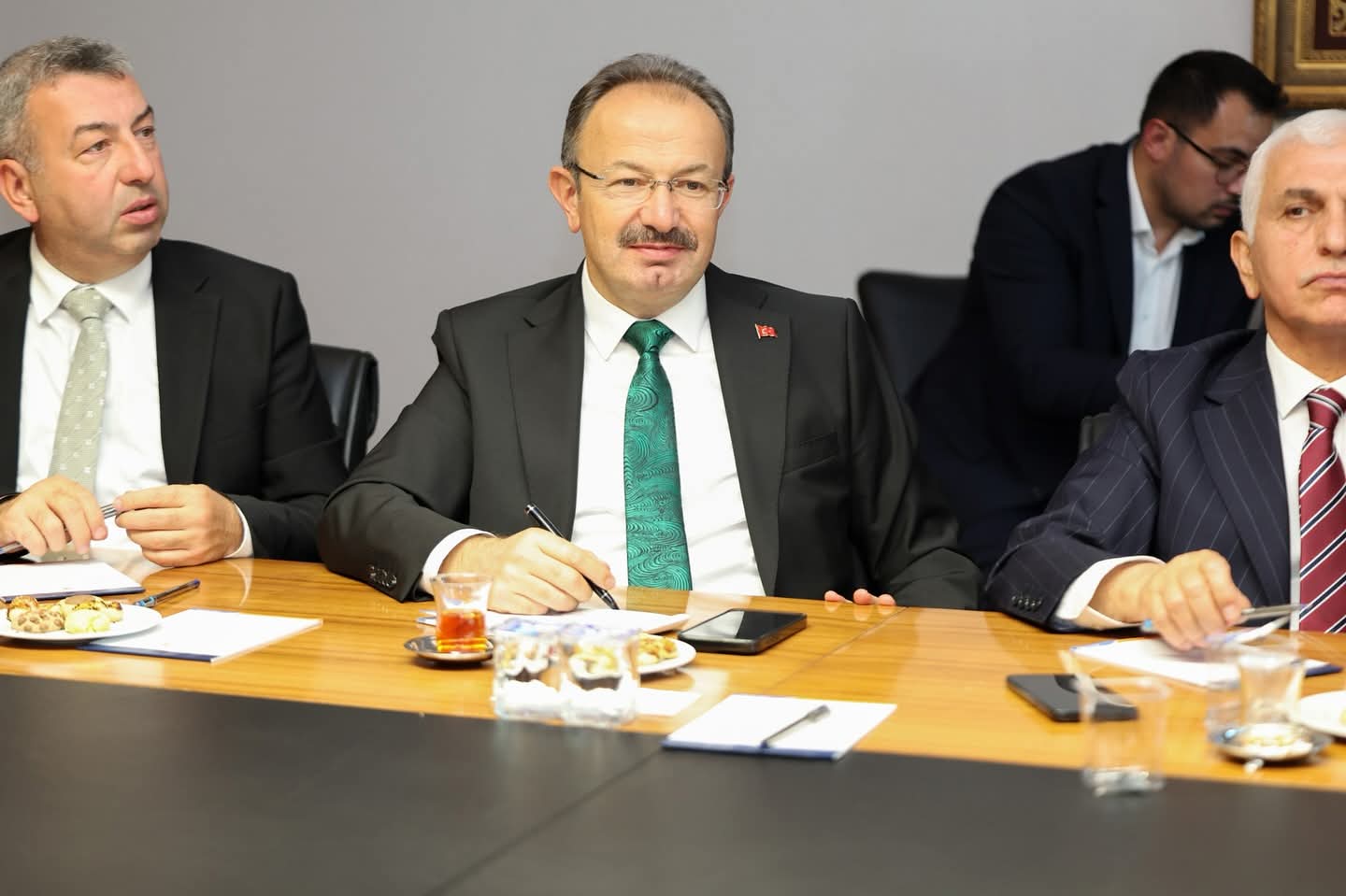 TEMEL BAŞALAN AK PARTİ YEREL YÖNETİM TOPLANTISINA KATILDI