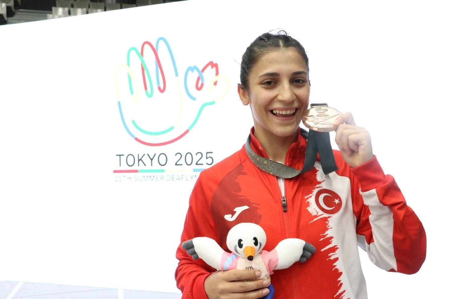 ORDULU BİRCAN ALTUNTAŞ TOKYO'DA YAPILAN JUDO ŞAMPİYONASINDA BRONZ MADALYA ALDI
