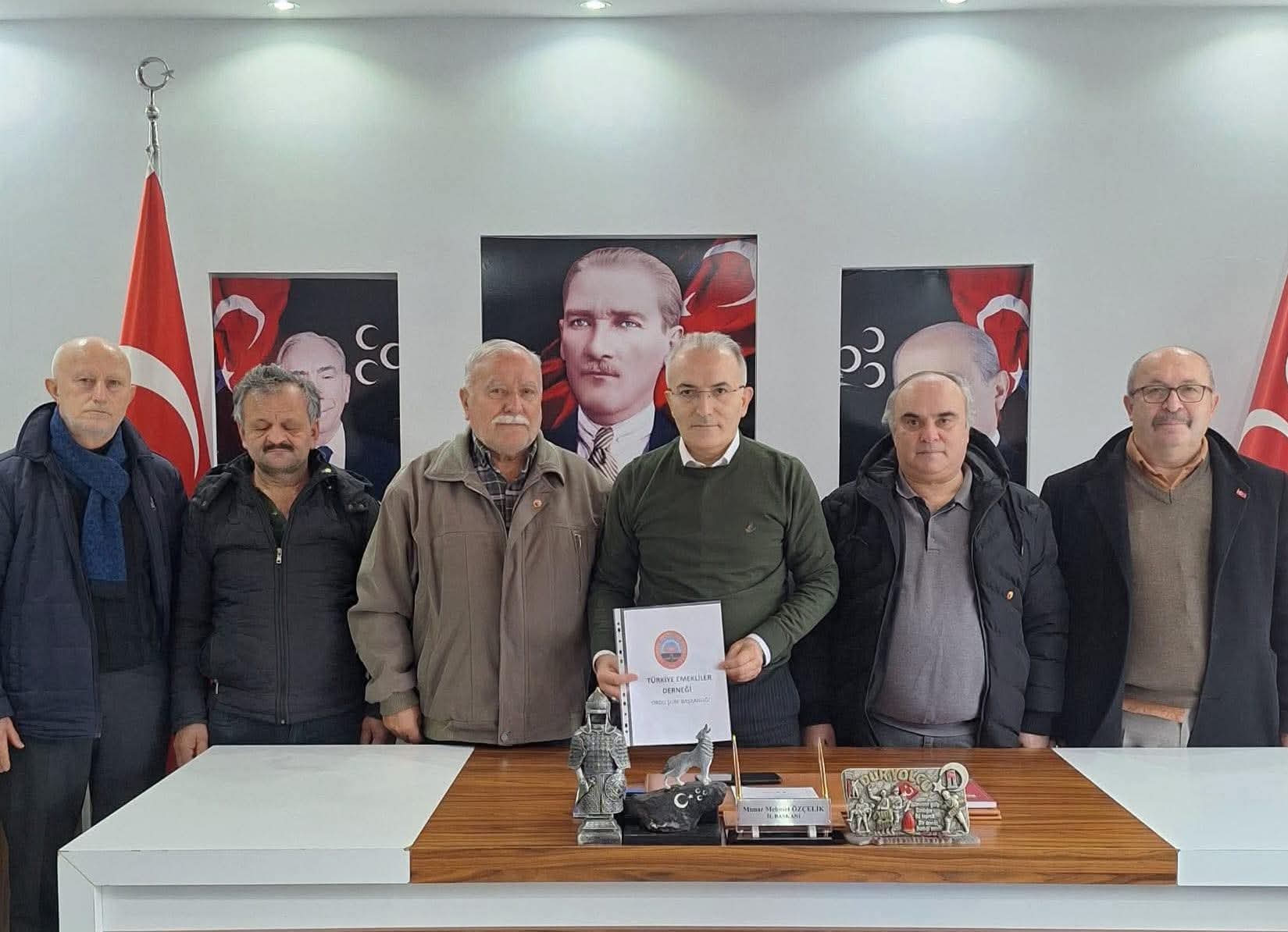 ORDULU EMEKLİLER MHP'YE SORUNLARINI İÇEREN RAPOR SUNDU ORDULU EMEKLİLER MHP'YE SORUNLARINI İÇEREN RAPOR SUNDU