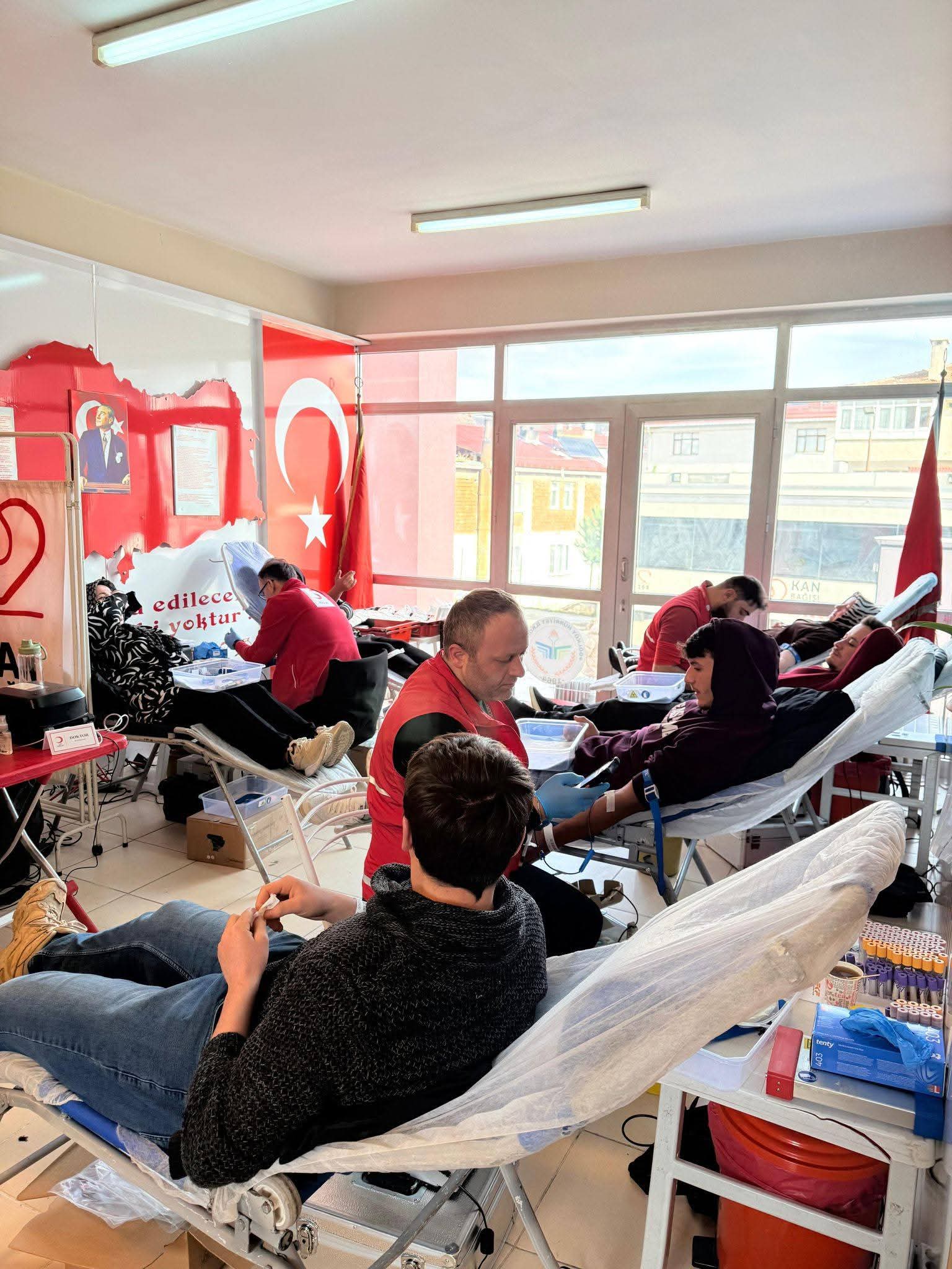 GÖLKÖYLÜLER KAN VERMEK İÇİN YARIŞTI