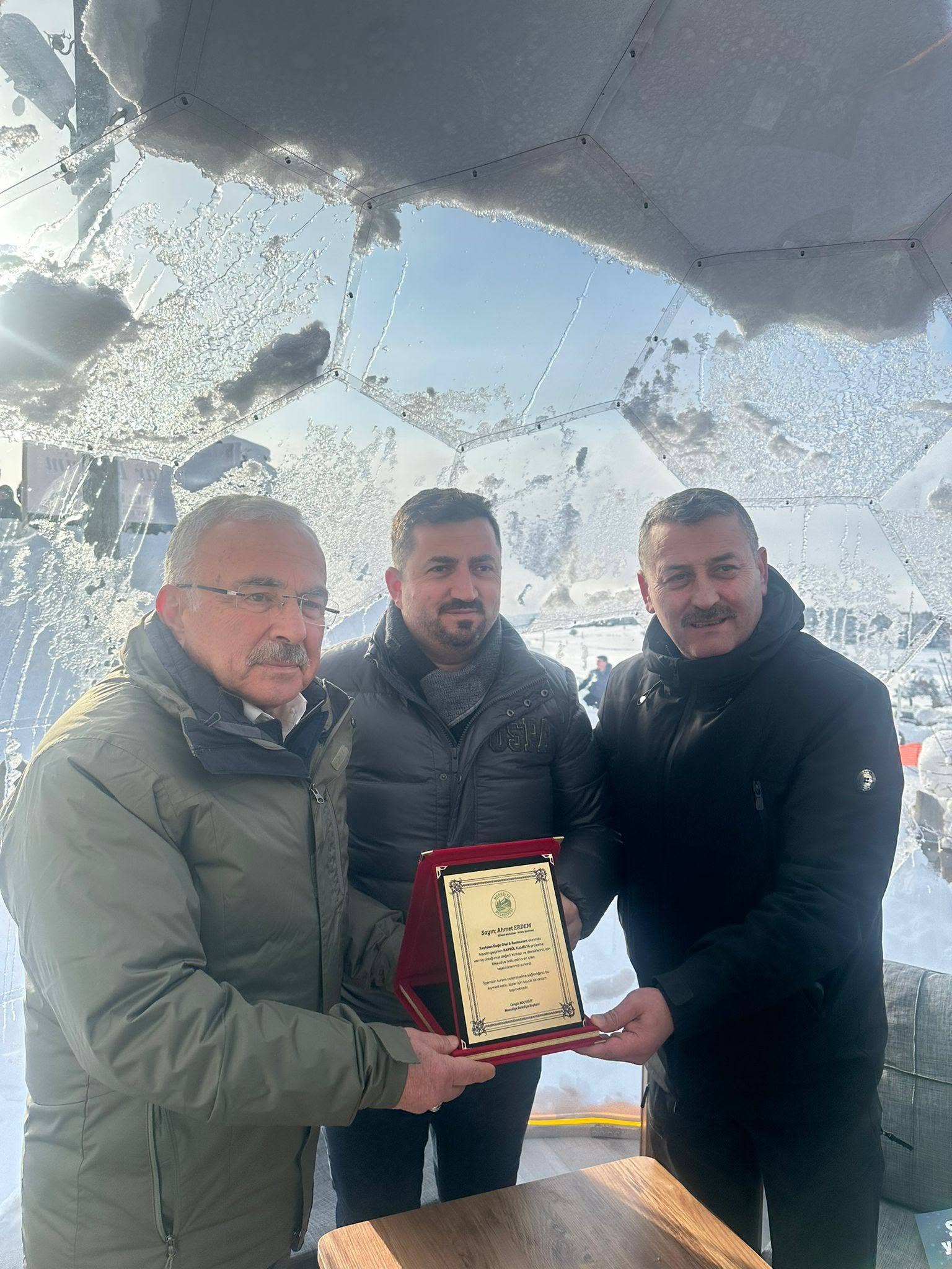 İŞ İNSANI AHMET ERDEM MEMLEKETİNE FANUS EV YAPTIRDU İŞ İNSANI AHMET ERDEM MEMLEKETİNE FANUS EV YAPTIRDU